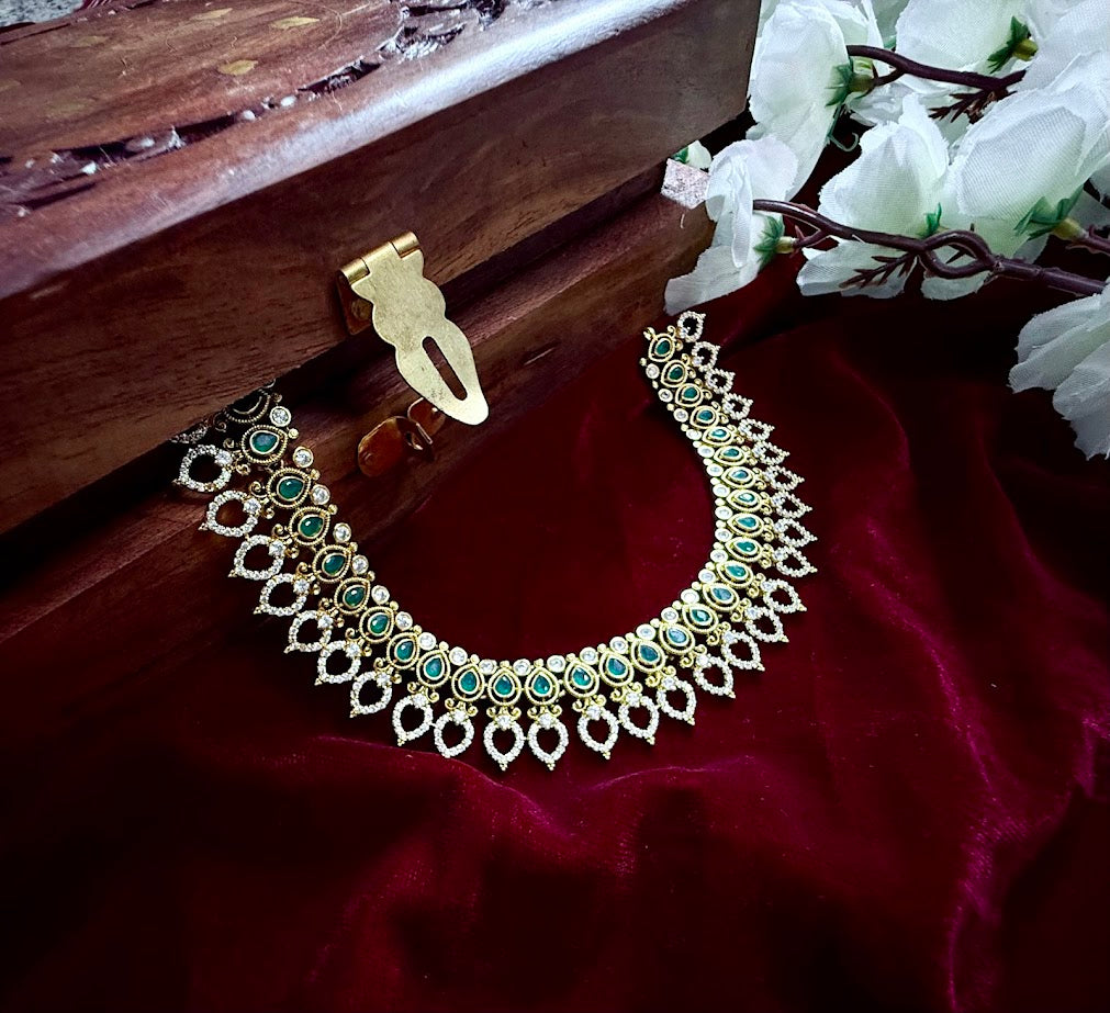 Emerald Tilak Short Necklace