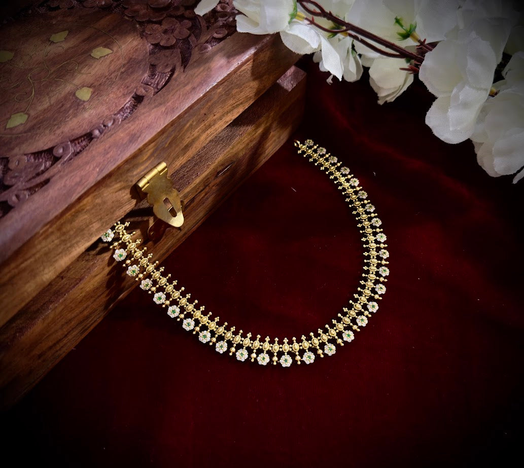Beautifull Small Flower Necklace