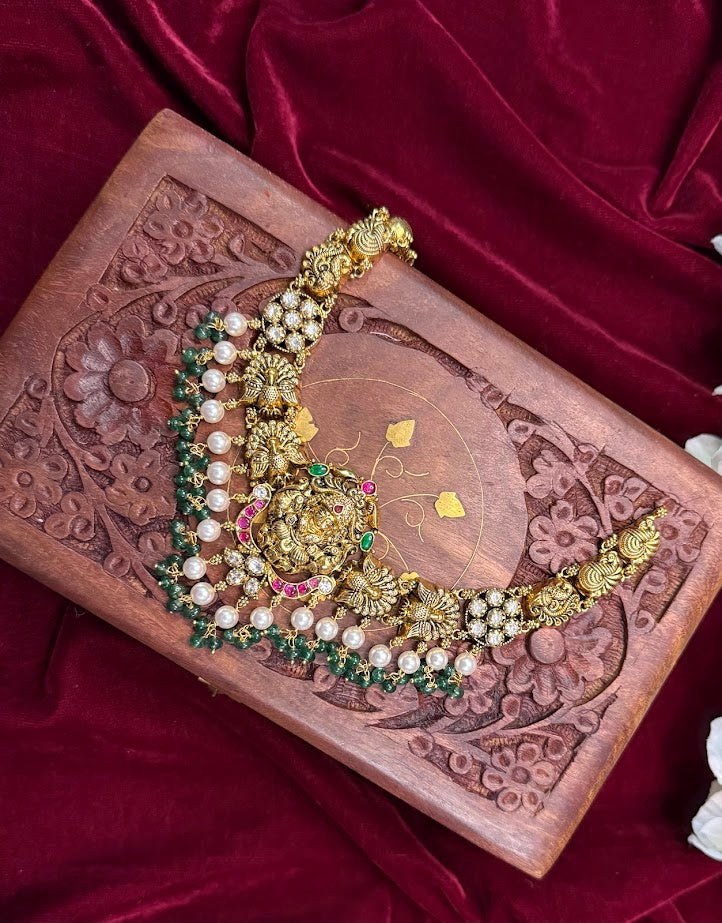 Shrilaya Short necklace