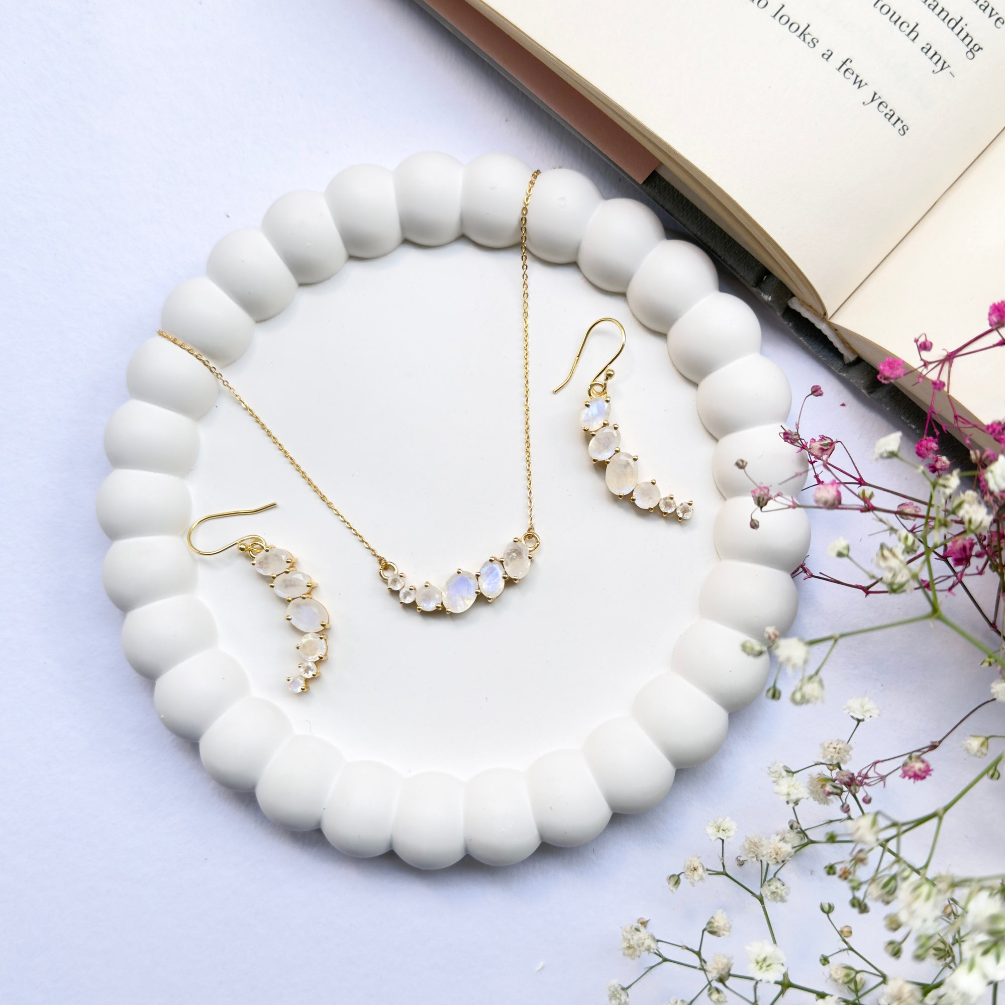 Ivory Glow Necklace Set