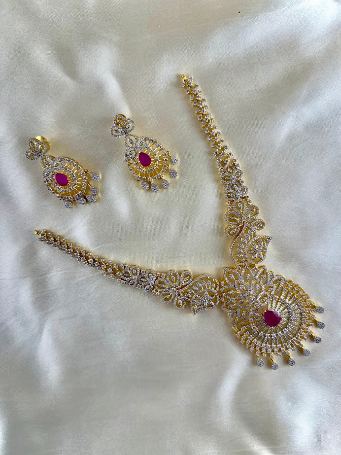 Stunning Diamond Design Necklace Set